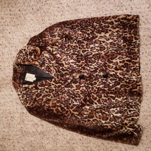 Faux Fur Leopard print coat - Picture 2 of 6